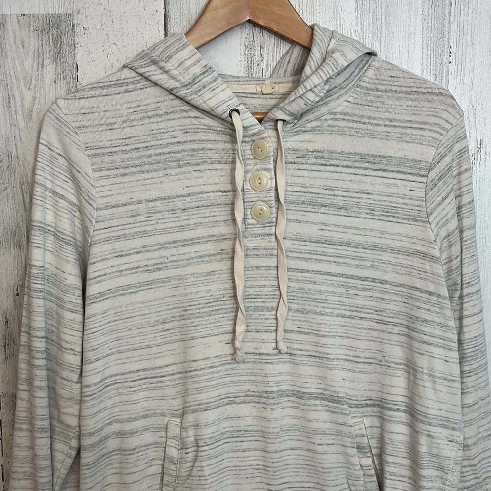 A38 large white sweatshirt size L J CREW #A38